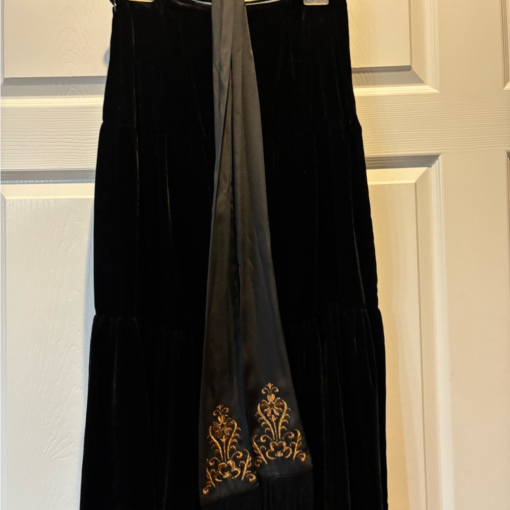 Elegant Black Velvet Skirt with Gold Embroidery scarf
